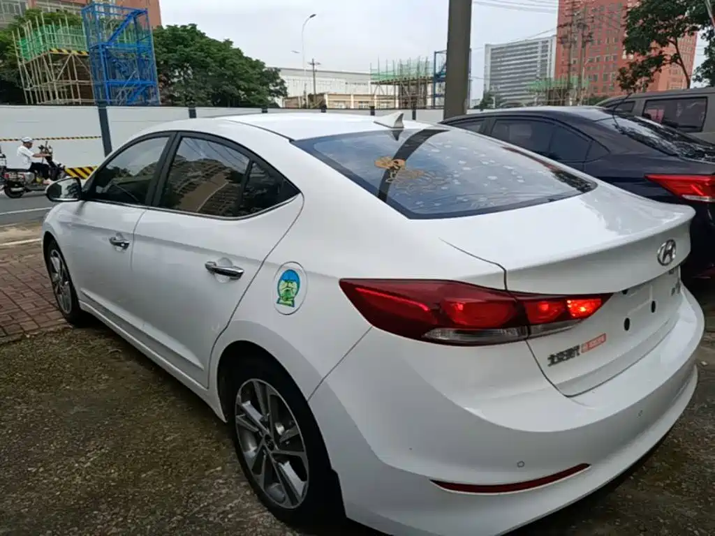 Hyundai Elantra 2018 — фото 5