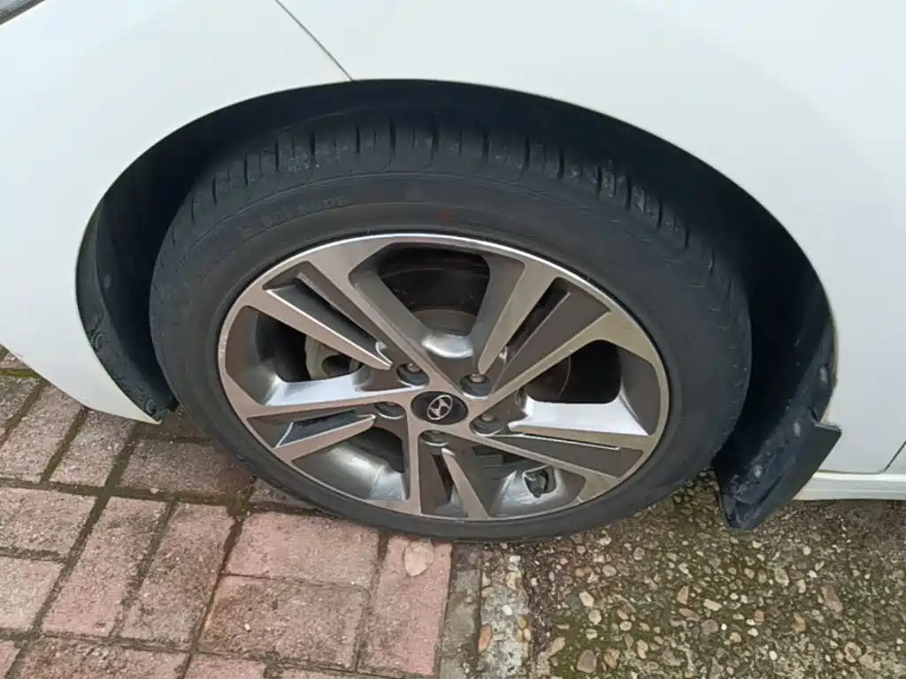 Hyundai Elantra 2018 — фото 23