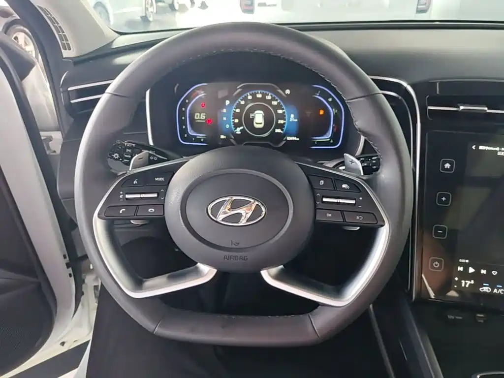 Hyundai Tucson 2022 — фото 11