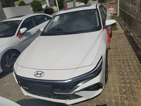 Hyundai Elantra 2023