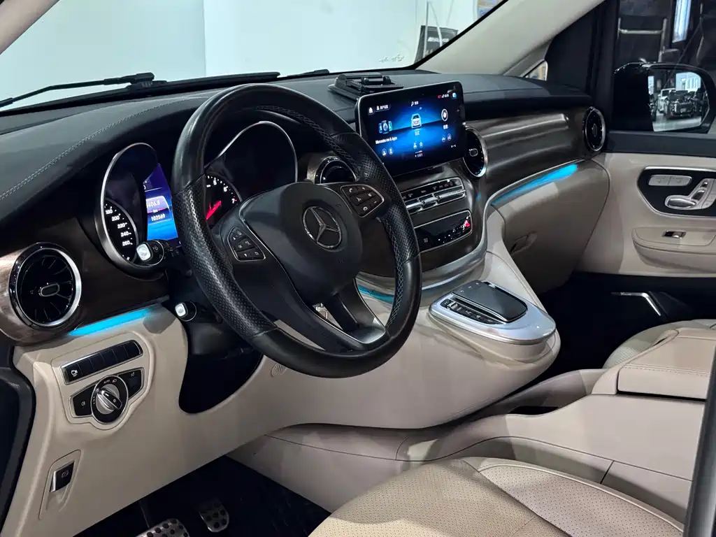 Mercedes-Benz V-Class 2021 — фото 17