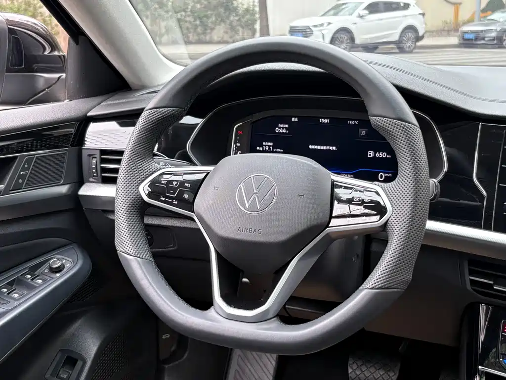 Volkswagen Passat 2024 — фото 9