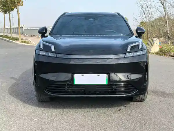 Lynk & Co 08 EM-P 2024