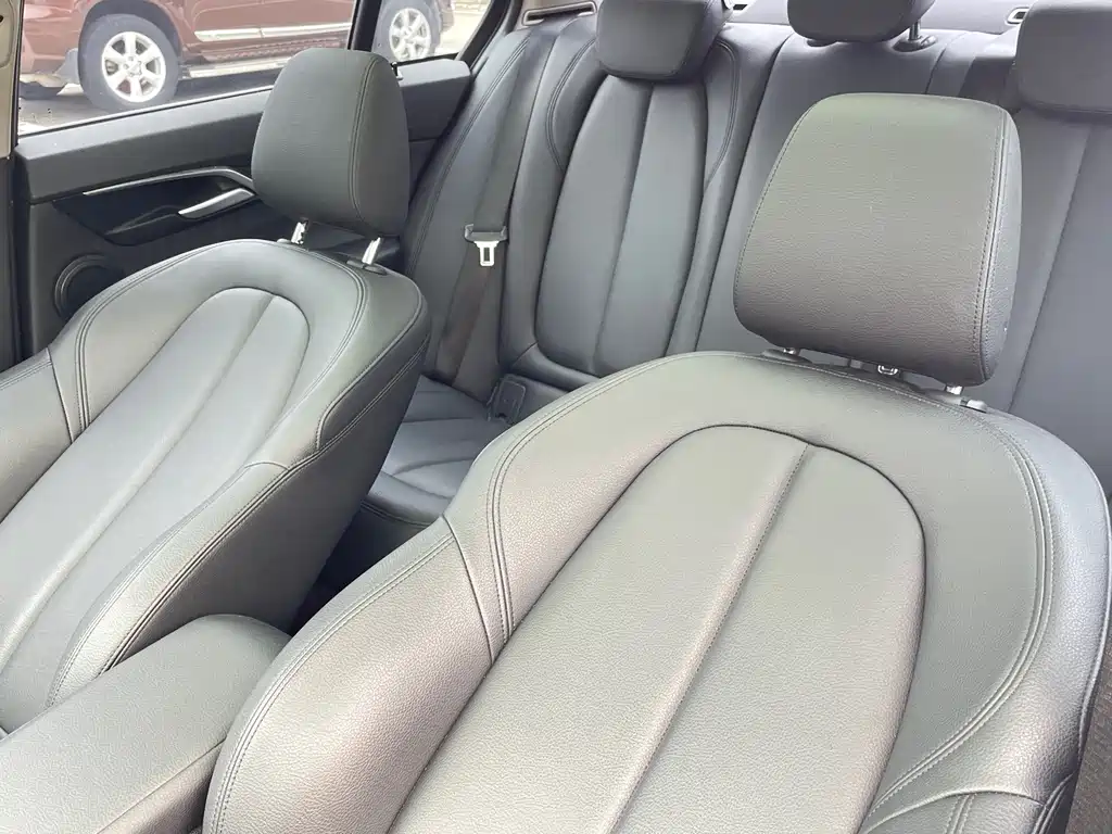 BMW 1 Series 2019 — фото 19