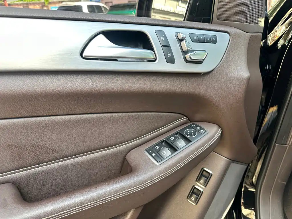 Mercedes-Benz GLS 2017 — фото 10