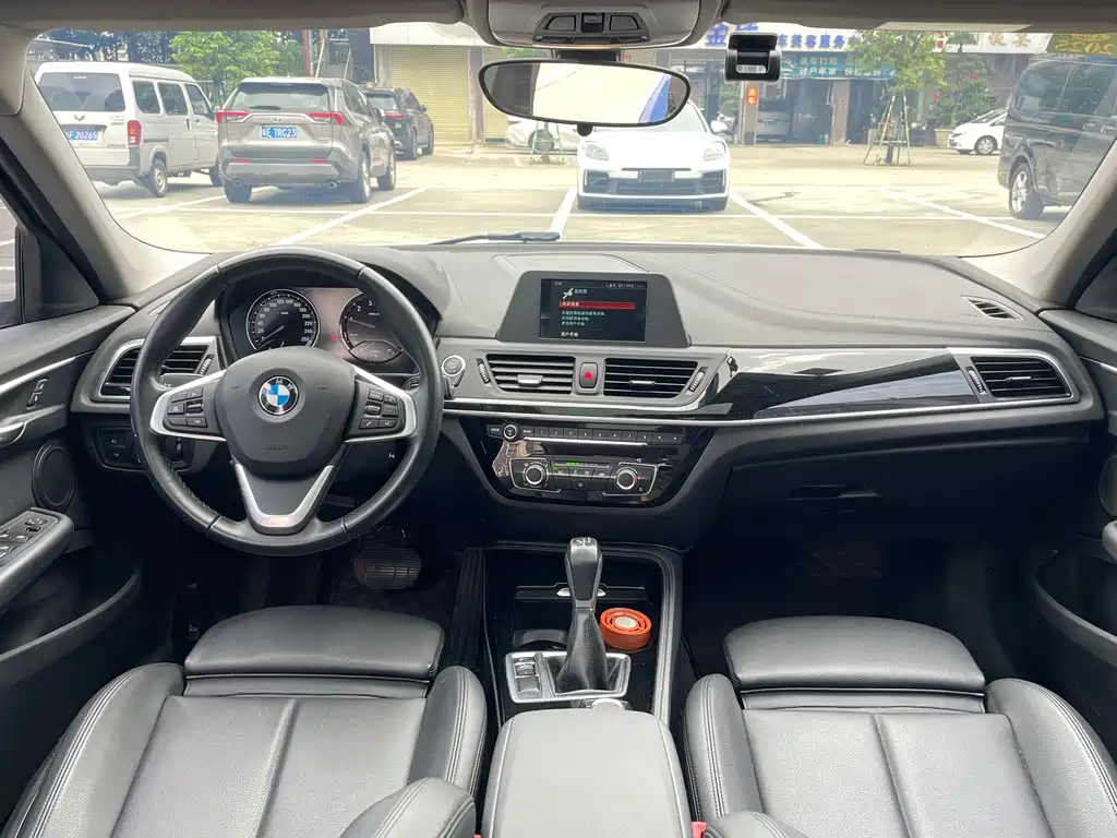BMW 1 Series 2019 — фото 20
