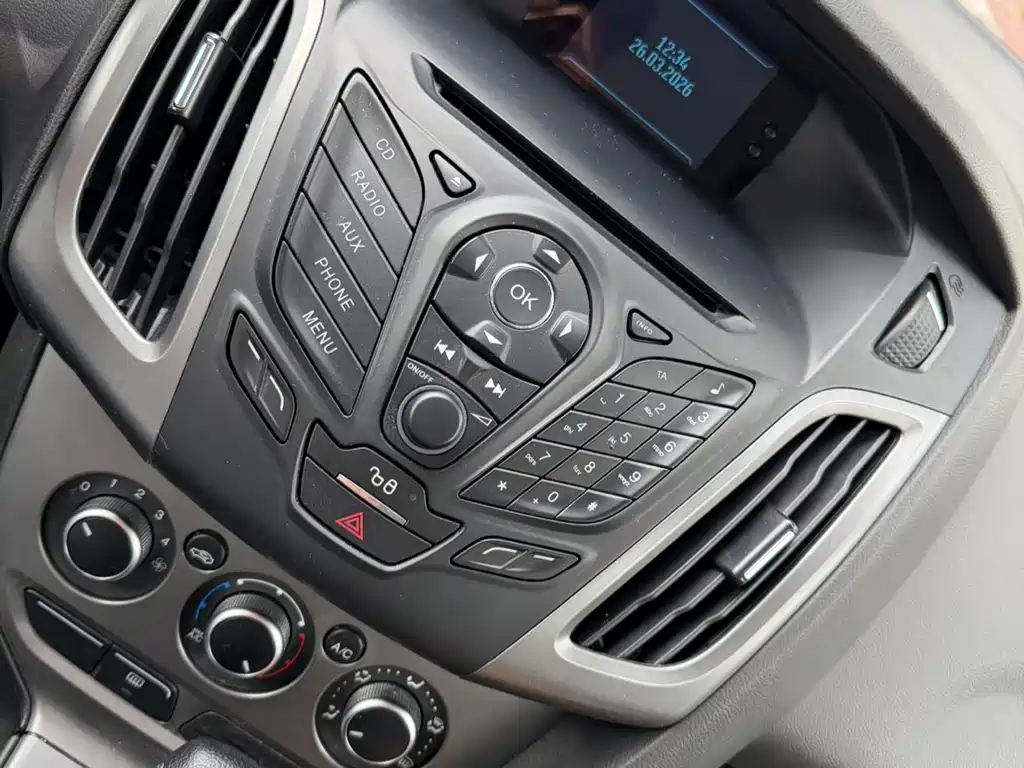 Ford Focus 2013 — фото 12