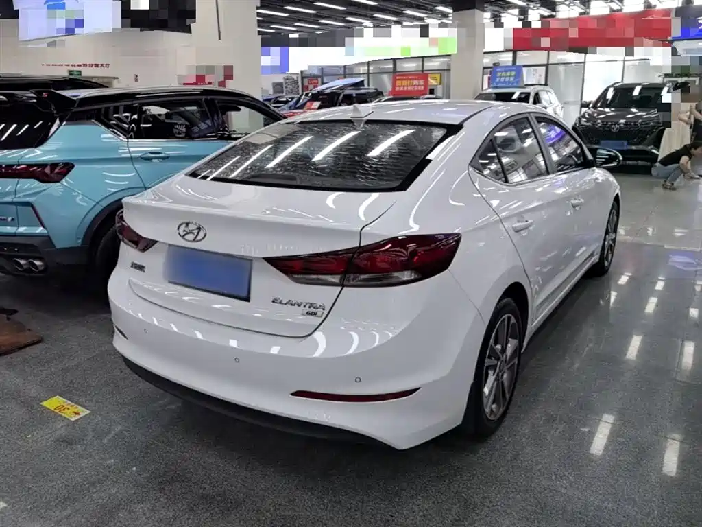 Hyundai Elantra 2016 — фото 7