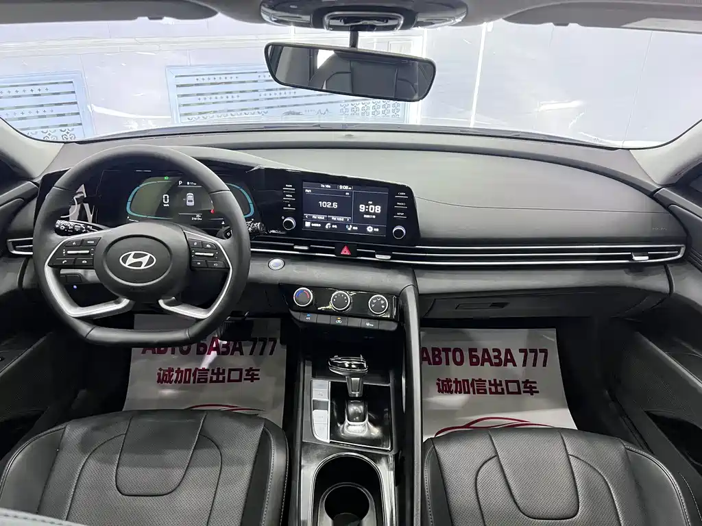Hyundai Elantra 2023 — фото 11