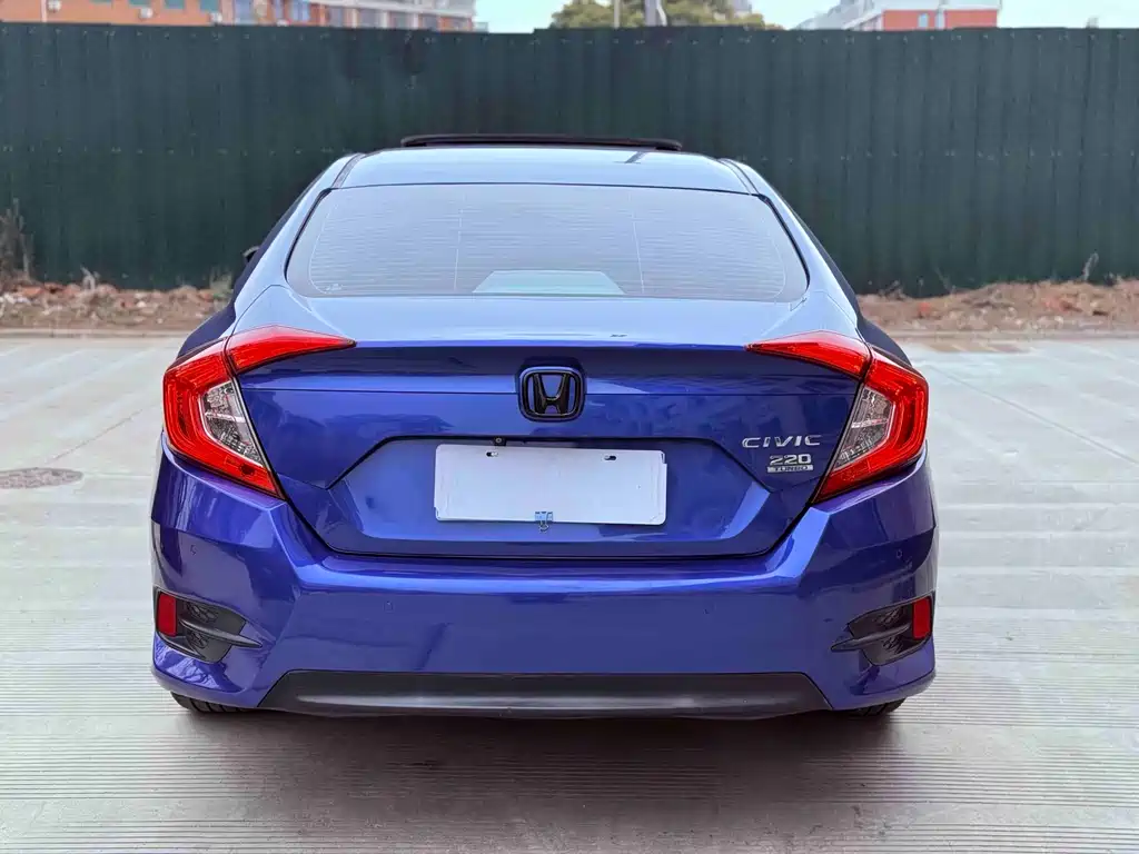 Honda Civic 2018 — фото 10