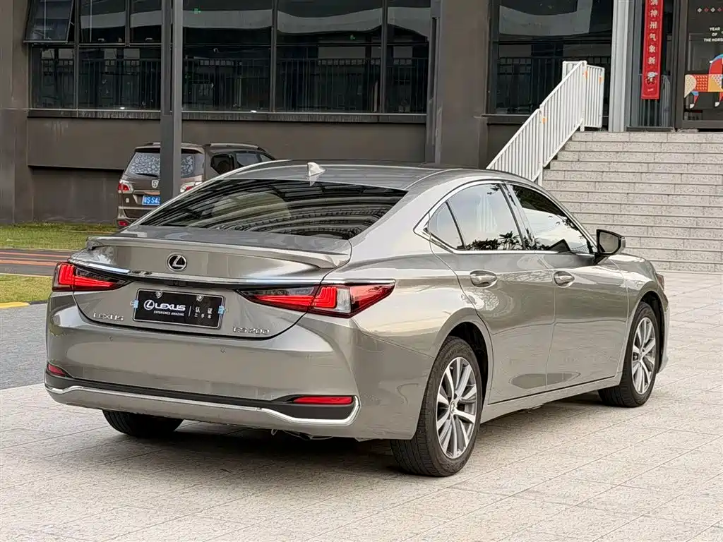 Lexus ES 2021 — фото 6