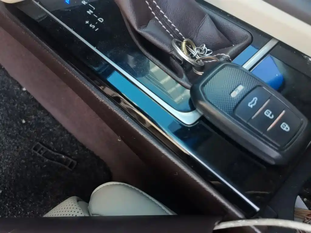 Lexus ES 2015 — фото 15