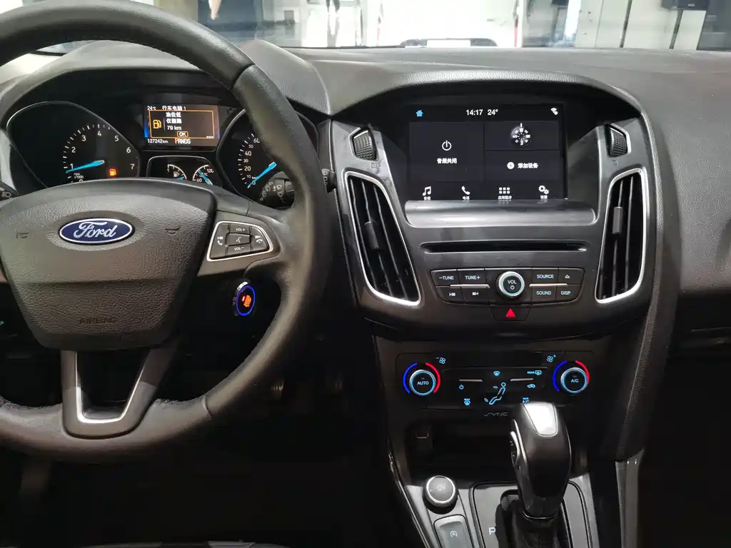 Ford Focus 2018 — фото 15
