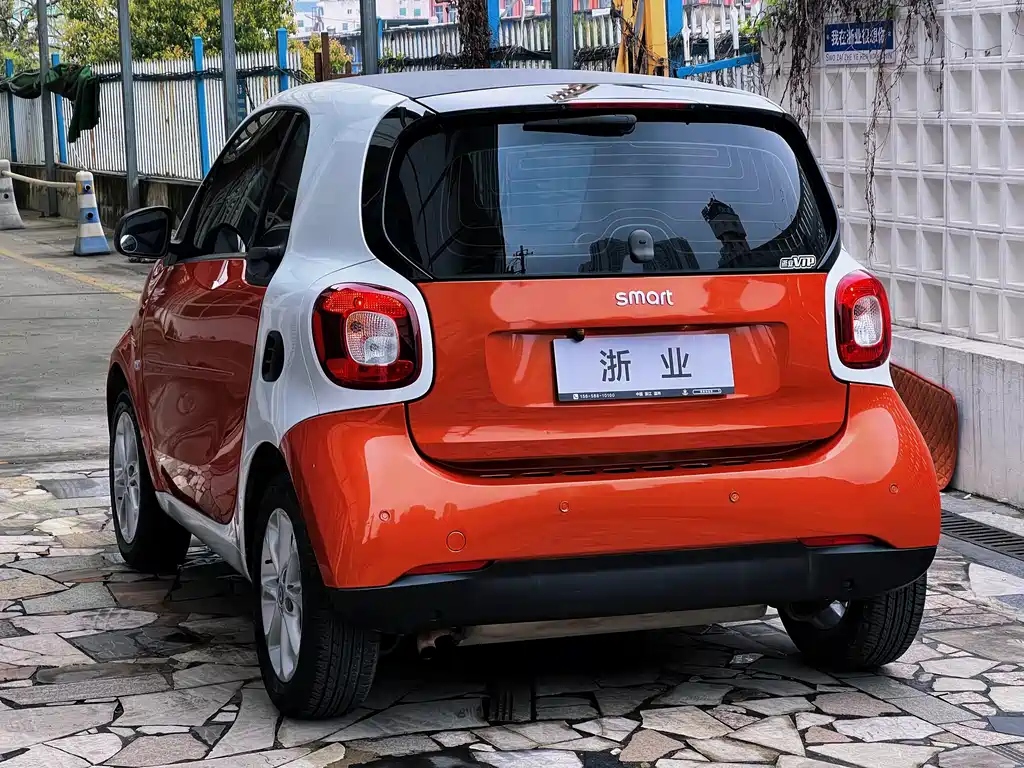 smart Fortwo 2017 — фото 15