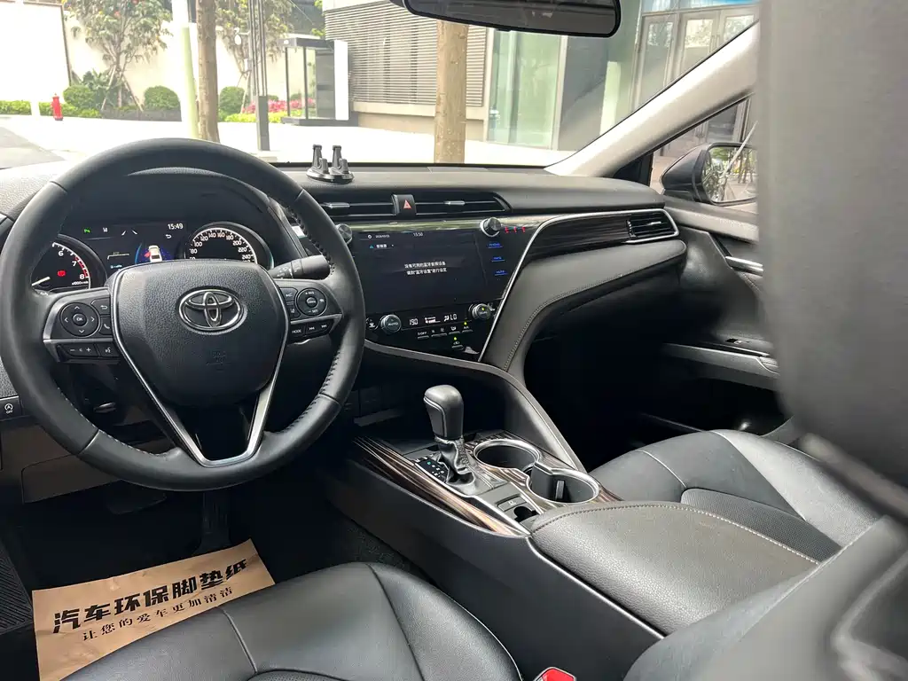 Toyota Camry 2019 — фото 6