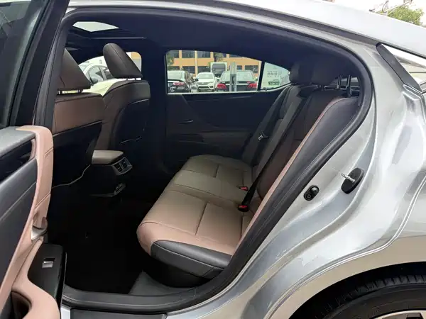 Lexus ES 2021