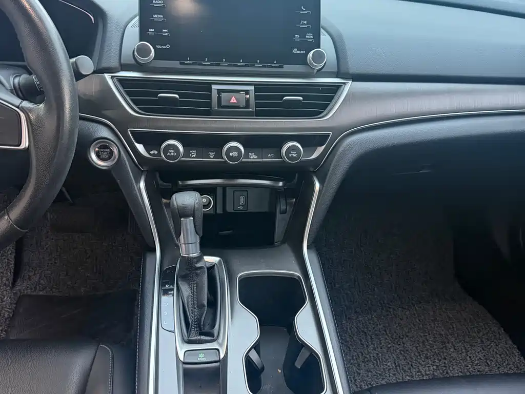 Honda Accord 2019 — фото 7
