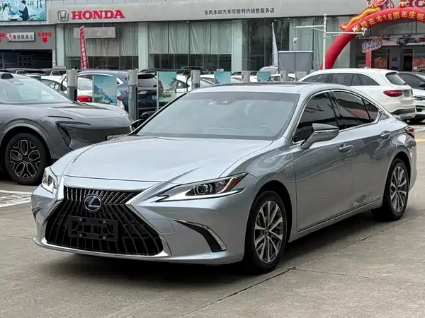 Lexus ES 2021