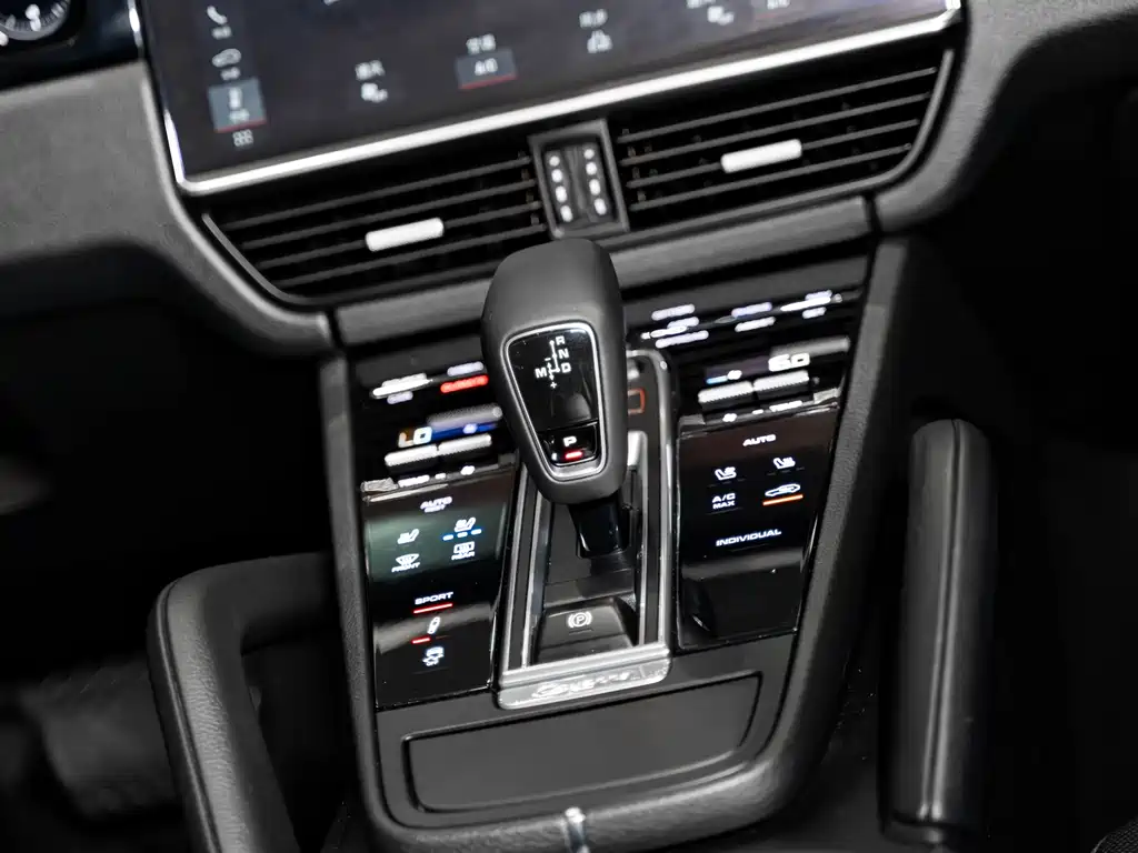 Porsche Cayenne 2020 — фото 14