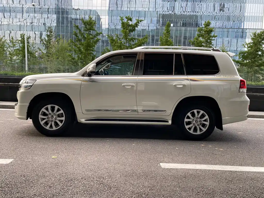 Toyota Land Cruiser 2019 — фото 5