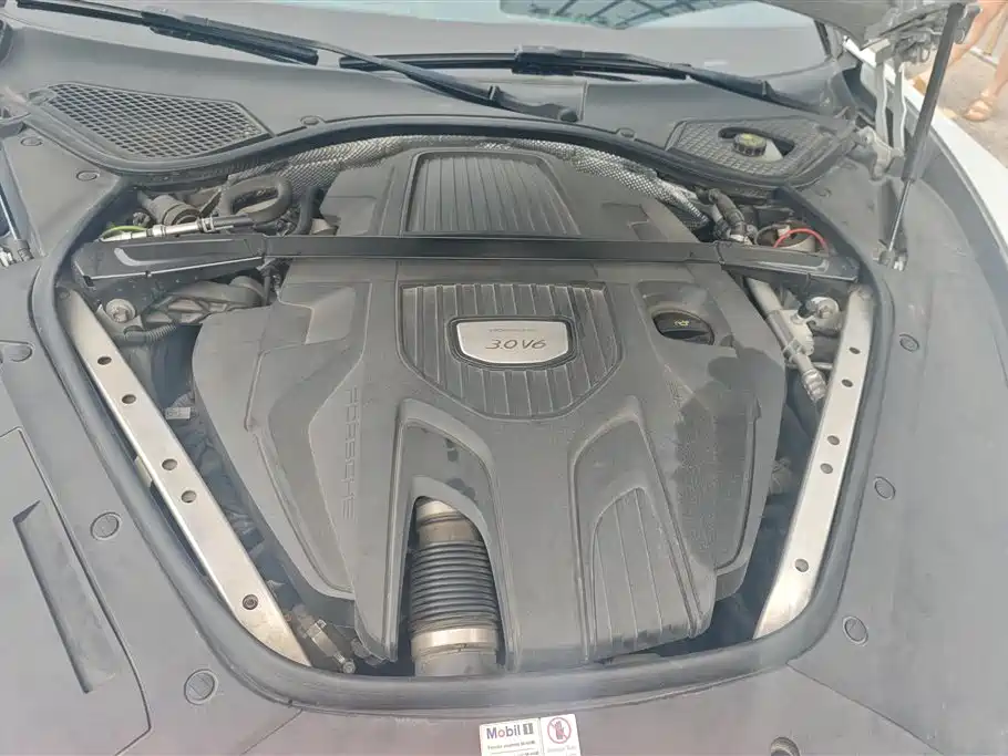 Porsche Panamera 2018 — фото 10