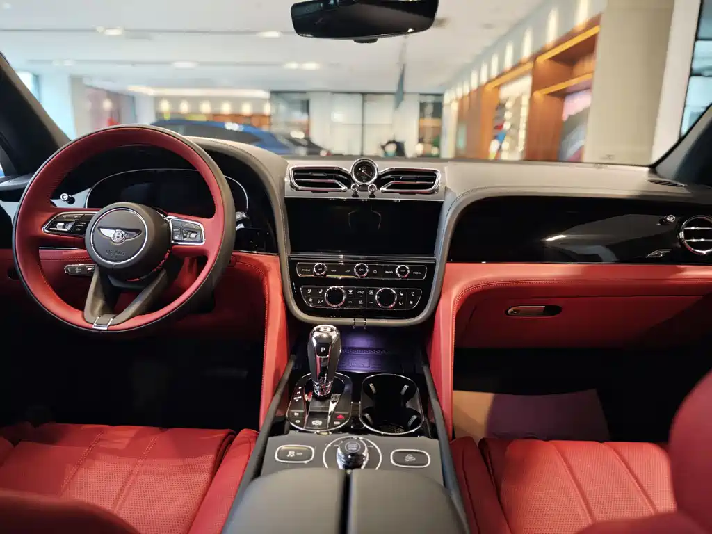 Bentley Bentayga — фото 16