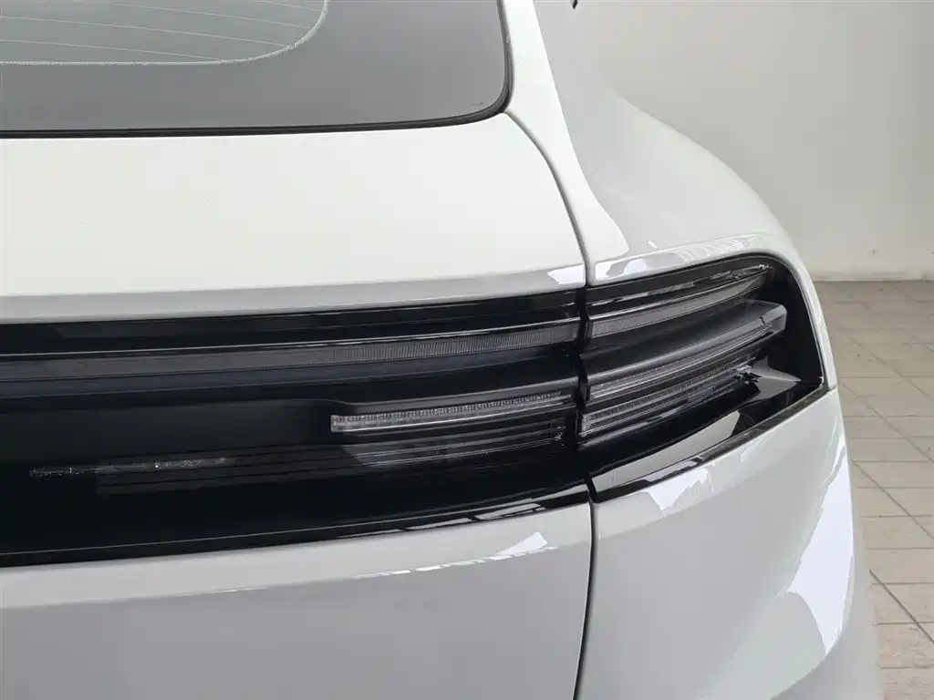 Porsche Macan New Energy 2025 — фото 23
