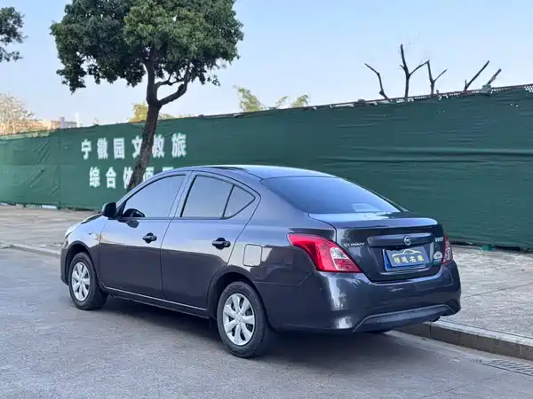 Nissan Sunny 2015