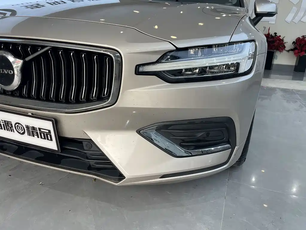 Volvo S60 2022 — фото 17