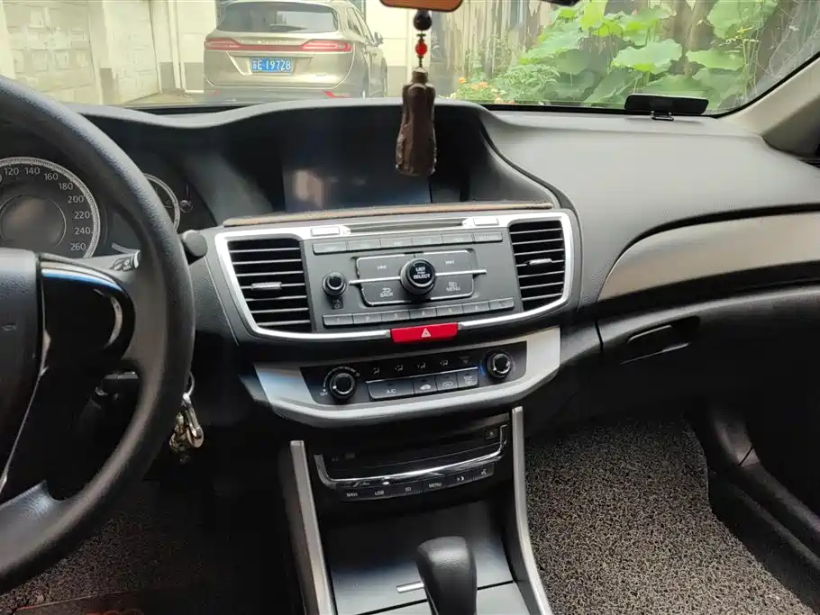Honda Accord 2014 — фото 13