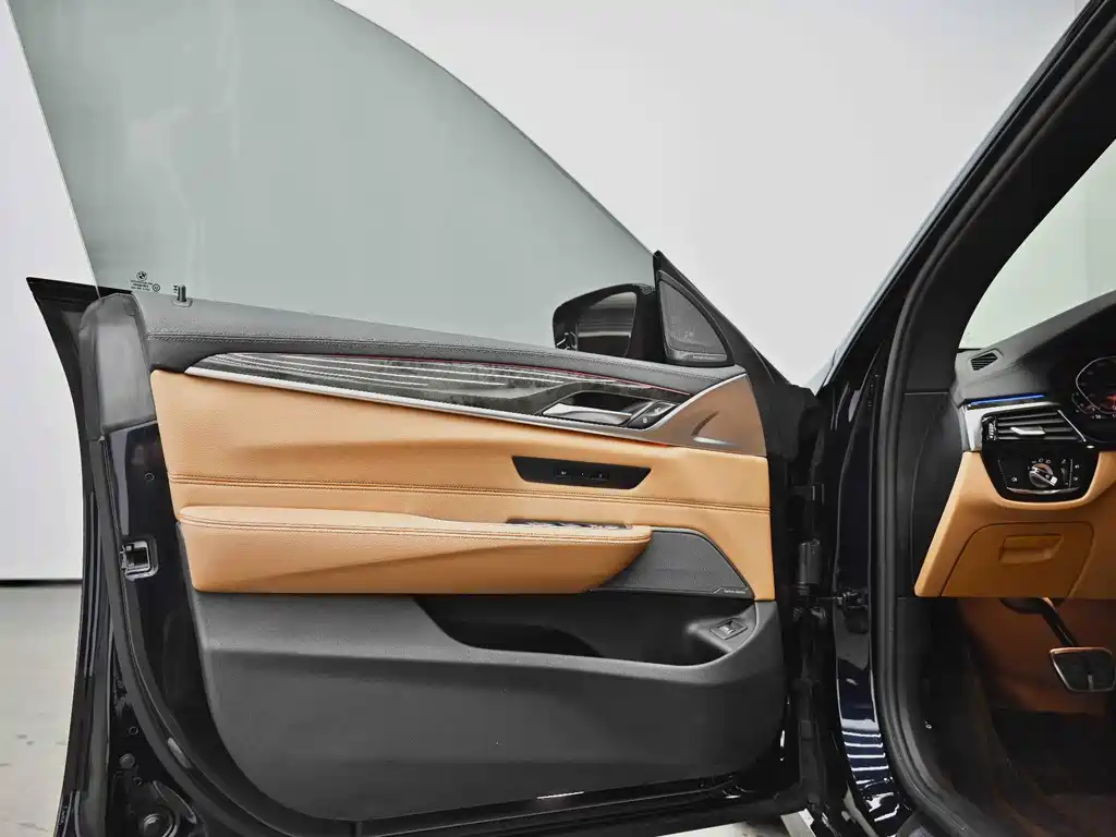 BMW 6 Series GT 2024 — фото 14
