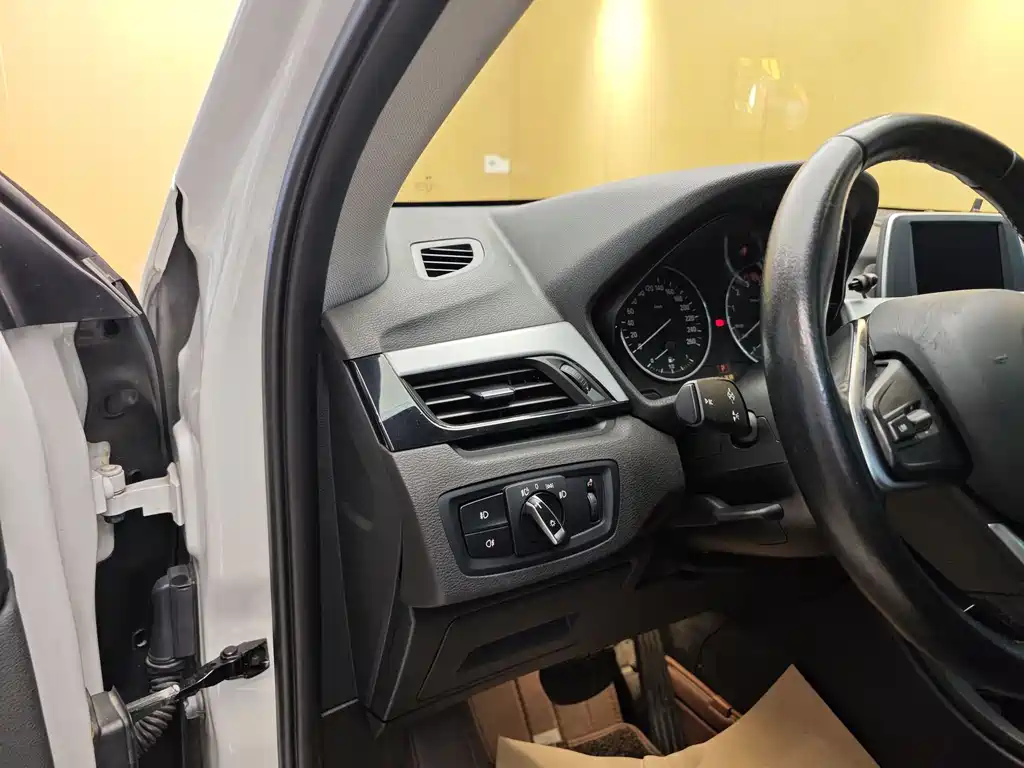 BMW X1 2016 — фото 11