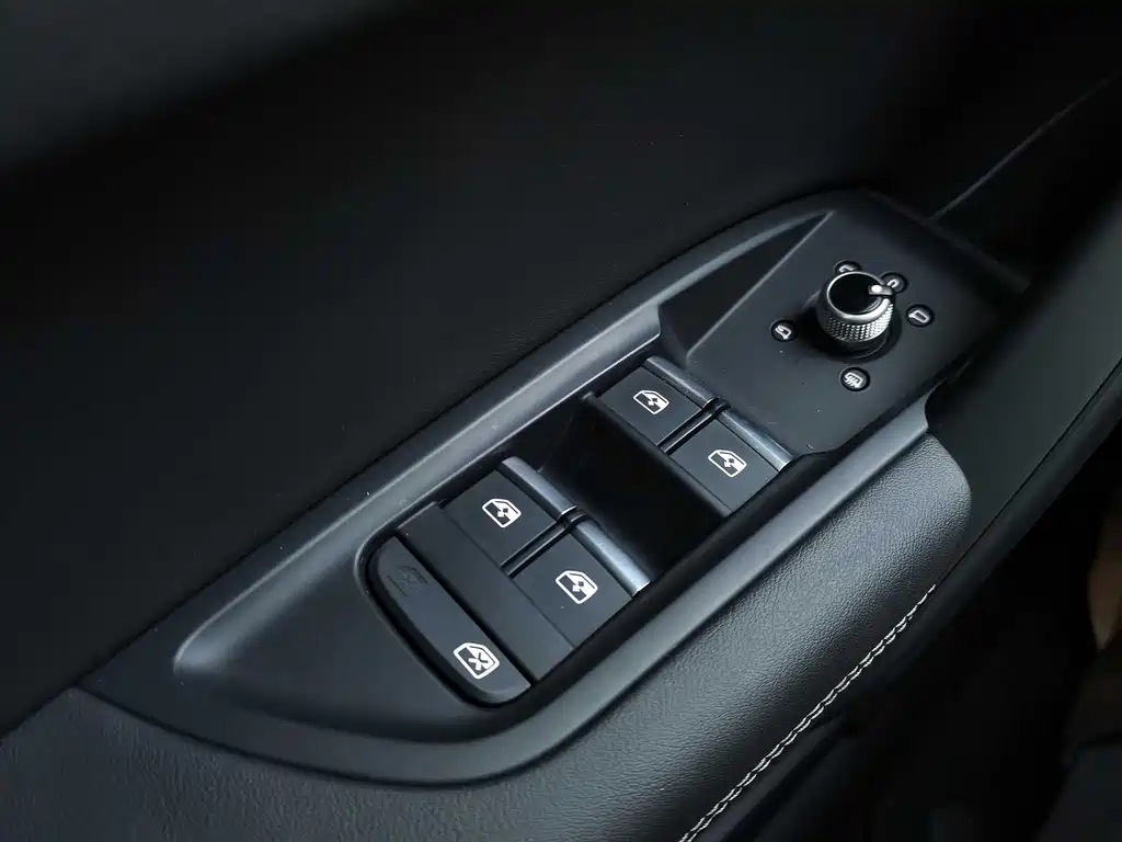 Audi Q5L 2020 — фото 12