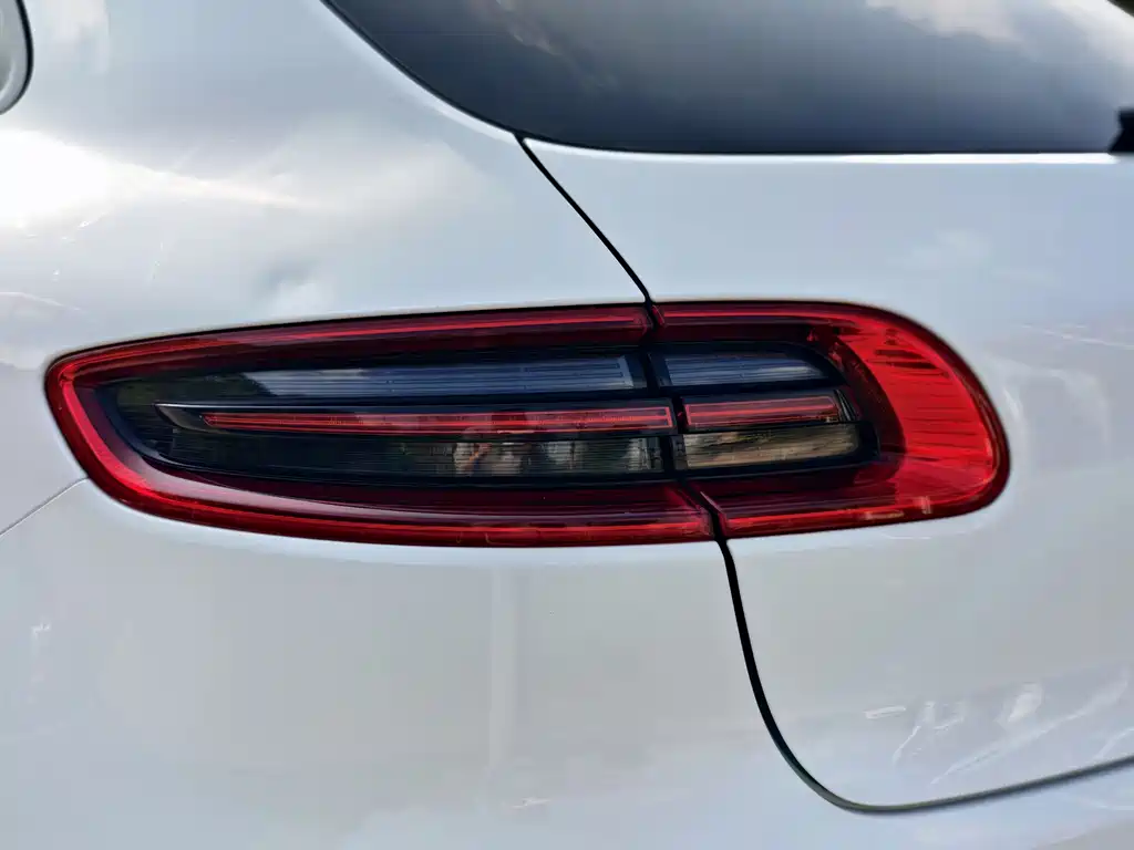 Porsche Macan 2017 — фото 12