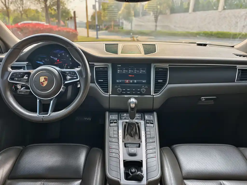 Porsche Macan 2017 — фото 22