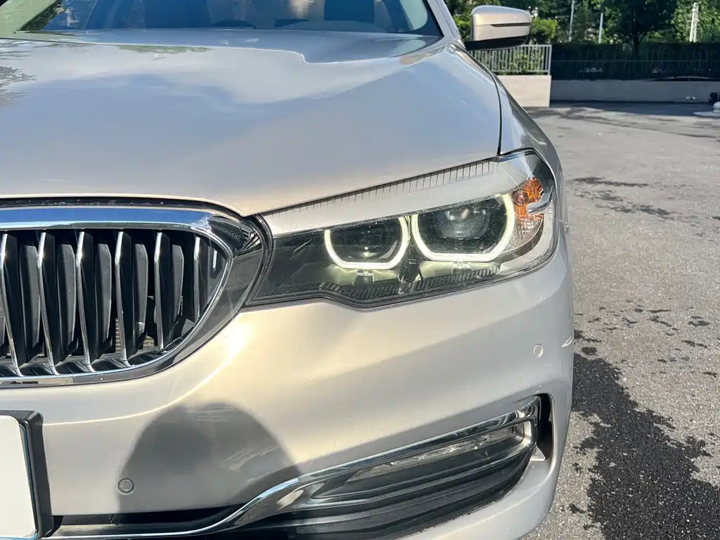 BMW 5 Series 2017 — фото 10