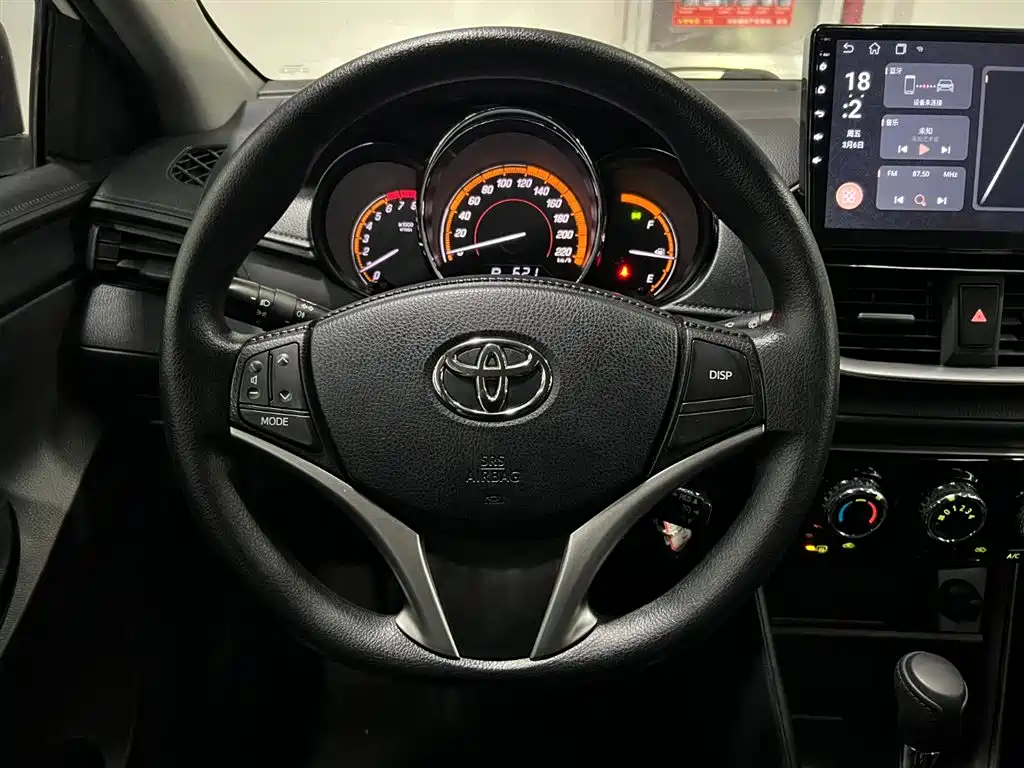 Toyota Yaris L 2022 — фото 12