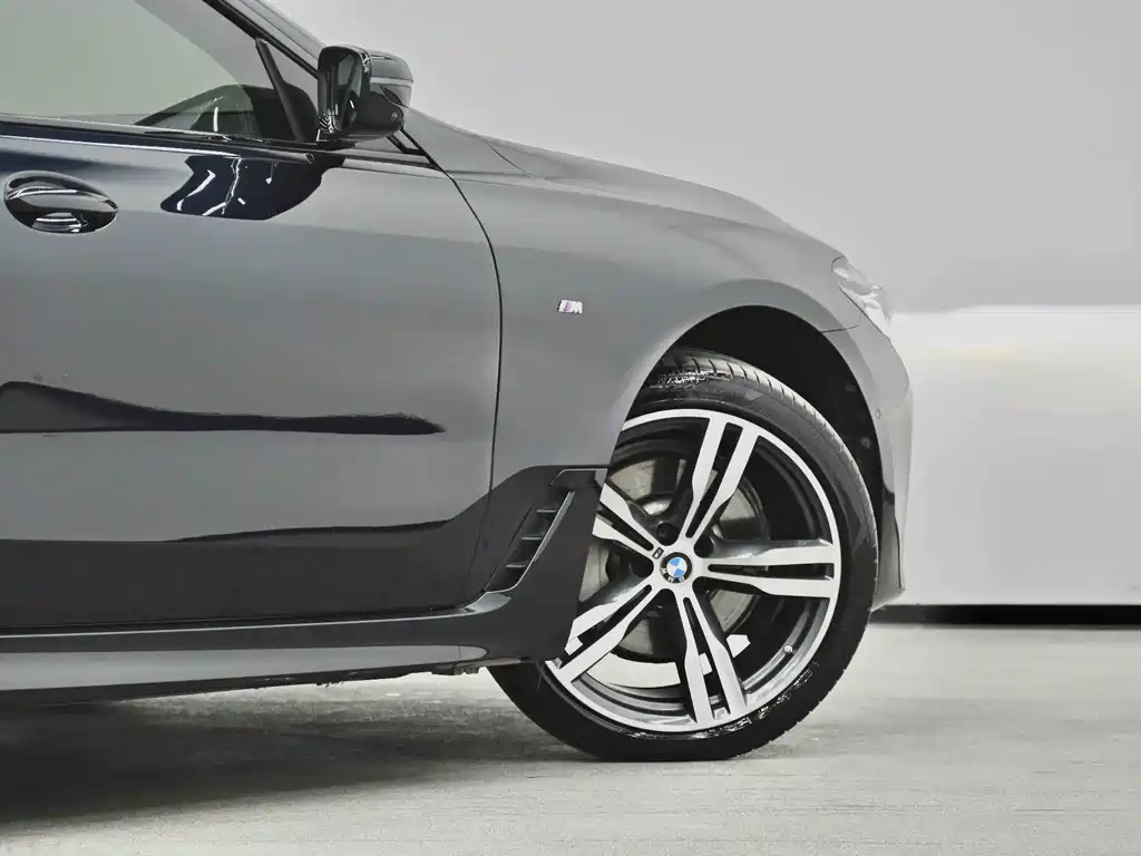 BMW 6 Series GT 2024 — фото 24