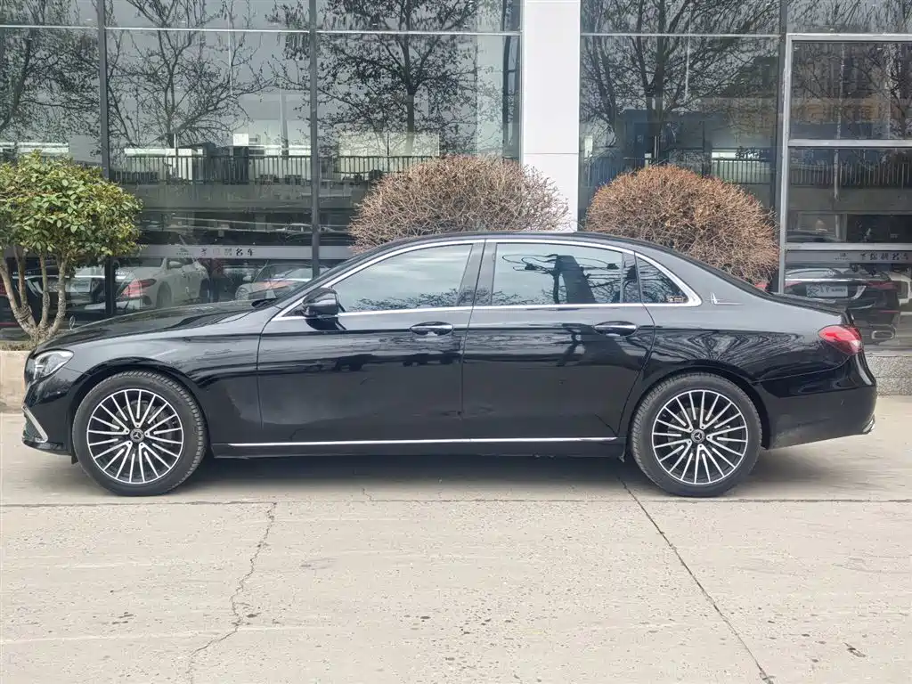 Mercedes-Benz E-Class 2023 — фото 2