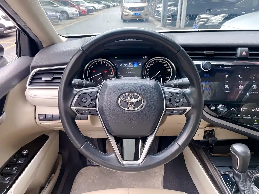 Toyota Camry 2019 — фото 11