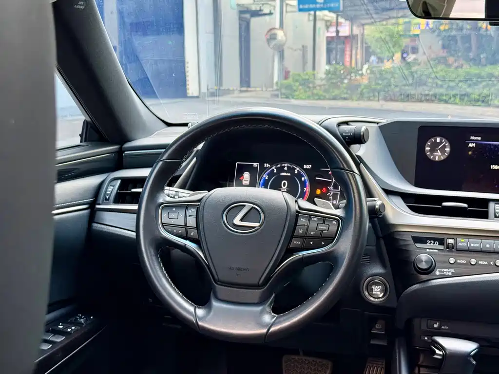 Lexus ES 2020 — фото 9