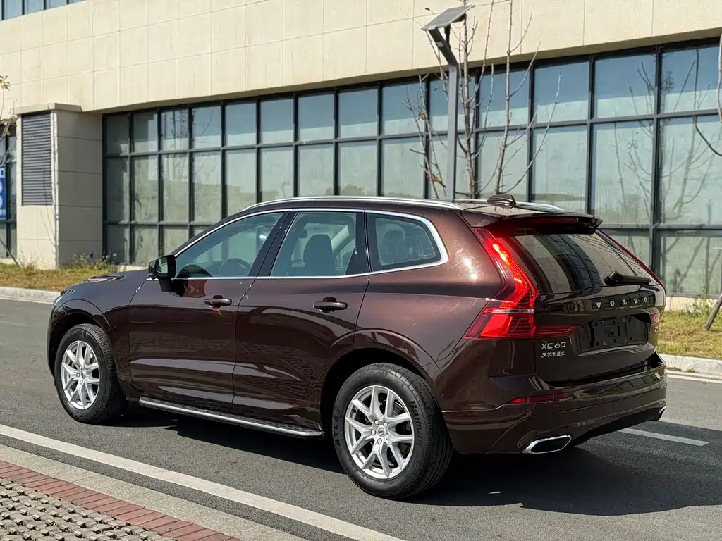 Volvo XC60 2018 — фото 10