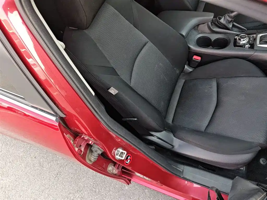 Mazda 3 Axela 2017 — фото 25