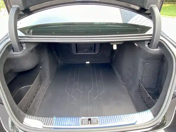 Mercedes-Benz S-Class 2023