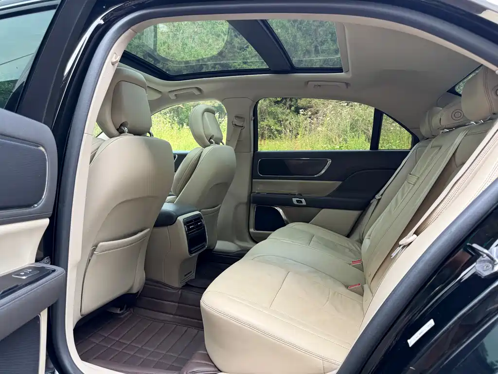 Lincoln Continental 2017 — фото 8