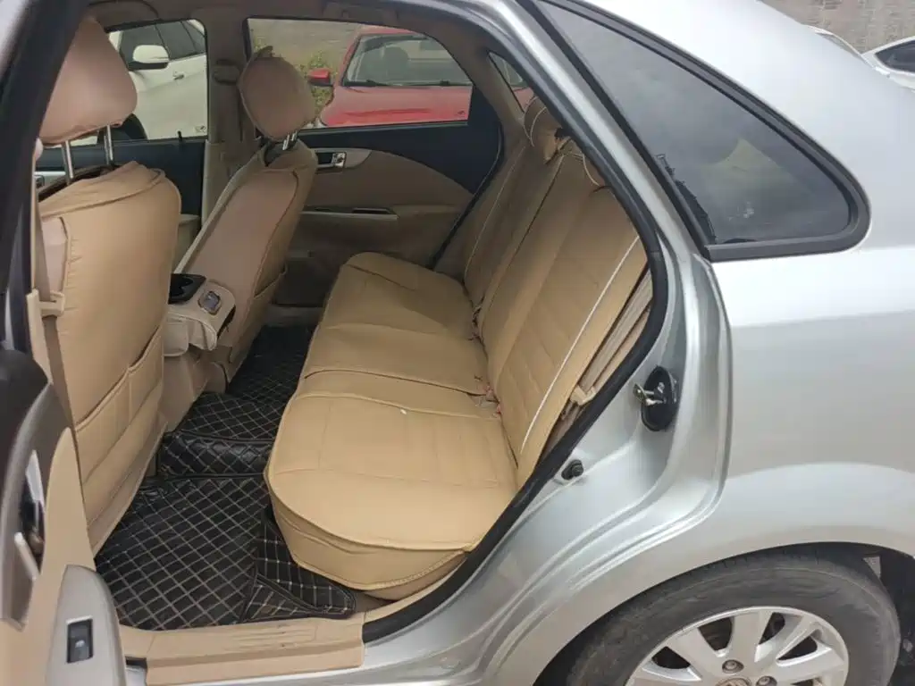 Buick Excelle 2015 — фото 17