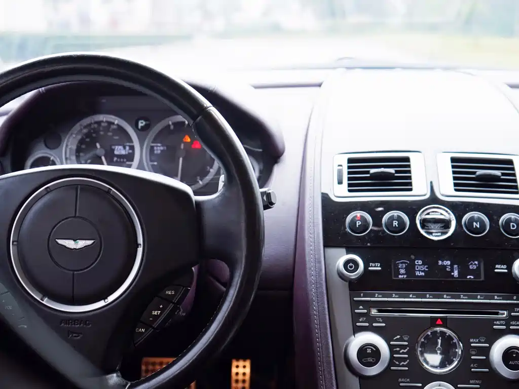 Aston Martin Rapide 2012 — фото 11