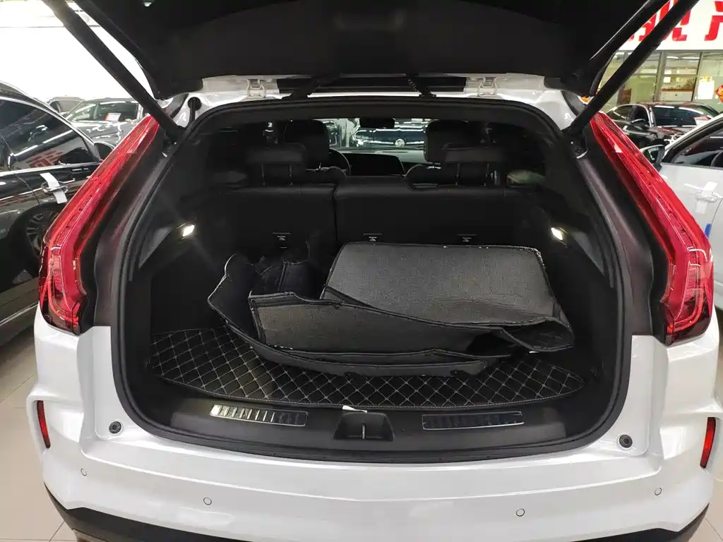 Cadillac XT4 2024 — фото 15