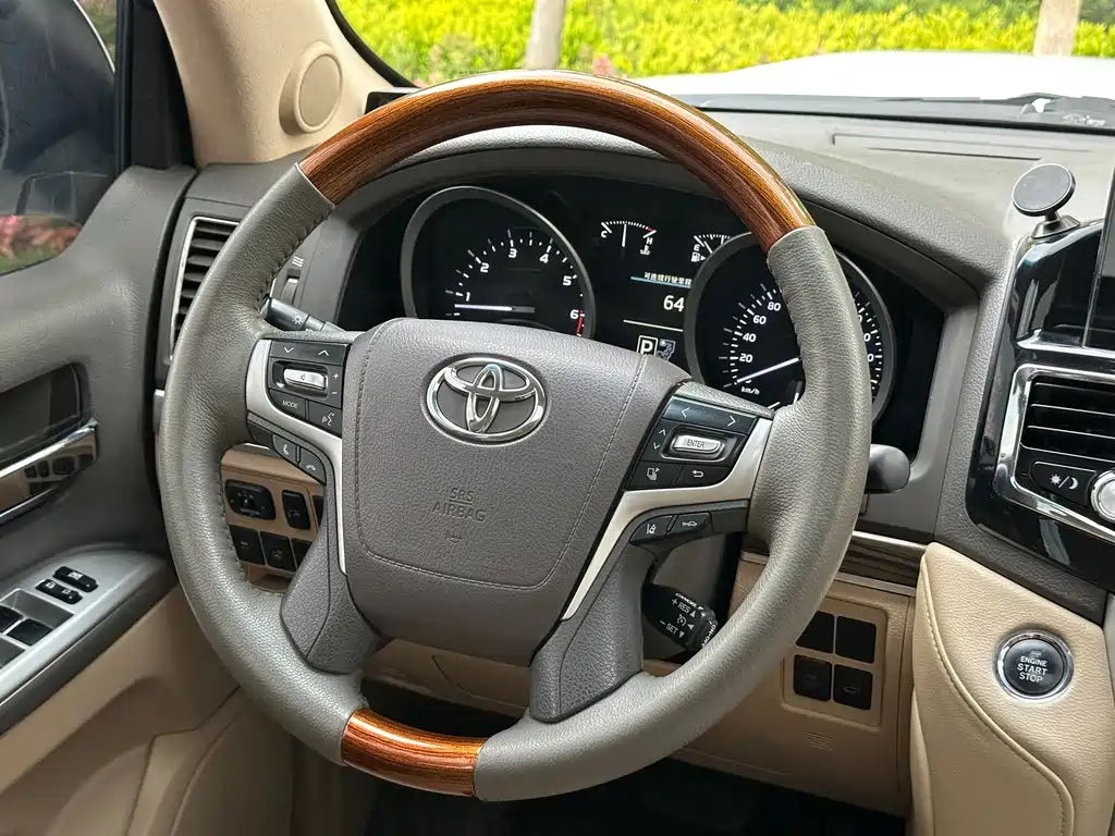 Toyota Land Cruiser 2014 — фото 16