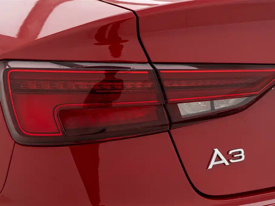 Audi A3 2018 — фото 12